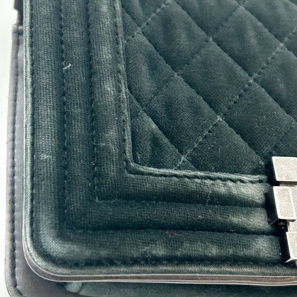 CHANEL dark green Quilted Shoulder Bag - Picture 3 of 11